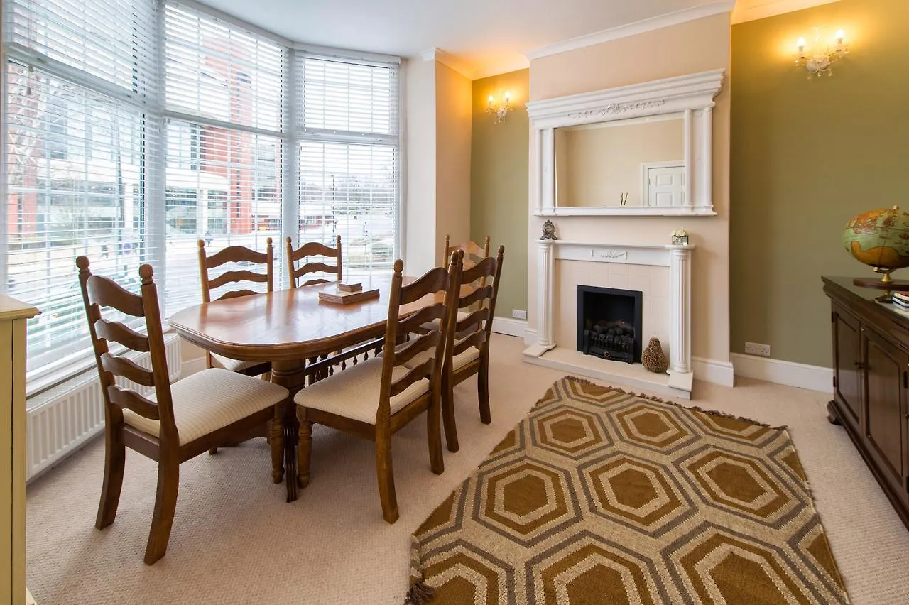 מלון Harrogate Holidays Conference Townhouse בית נופש